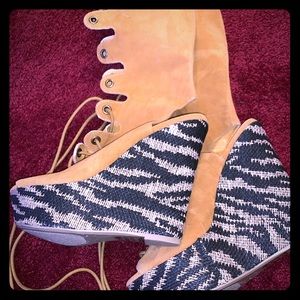 NWOT Tan nubuck lace up heel